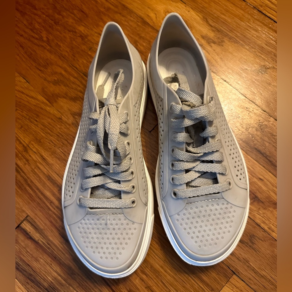 Crocs Roka lace-up sneakers 👟